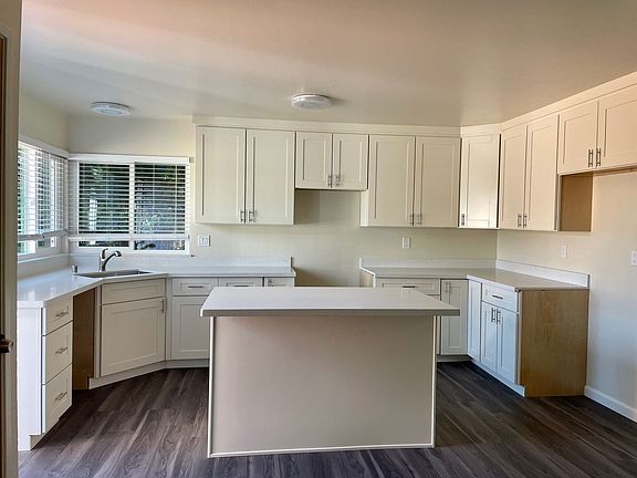 3rd image of 6186 Silberman Dr