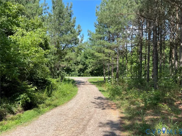 1 Deer Run Rd, Blackstone, VA 23824