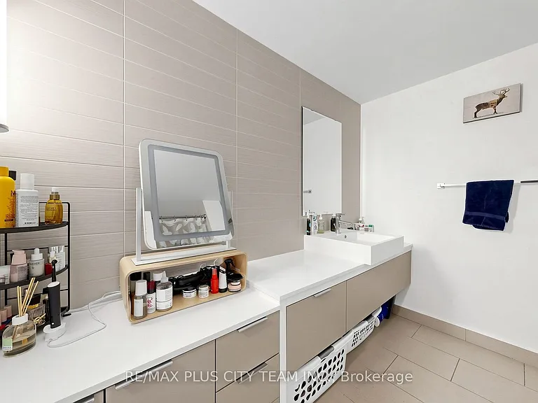 5 Hanna Ave #434 — Photo 17