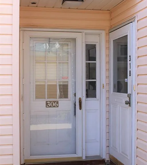 306 Plymouth Rd — Photo 3
