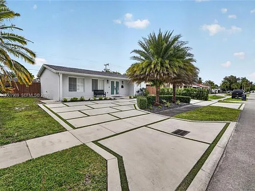 4865 SW 94th Ave Photo 1