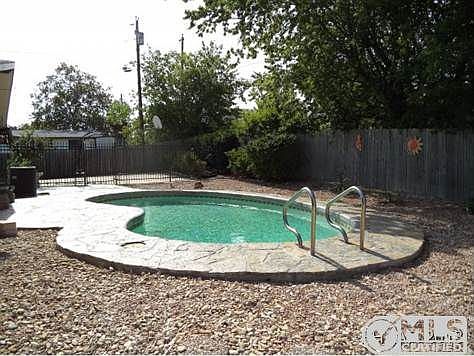 3rd image of 1800 Meadow Ct