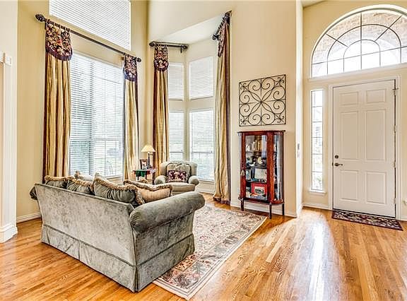 3rd image of 5124 Lakehill Blvd