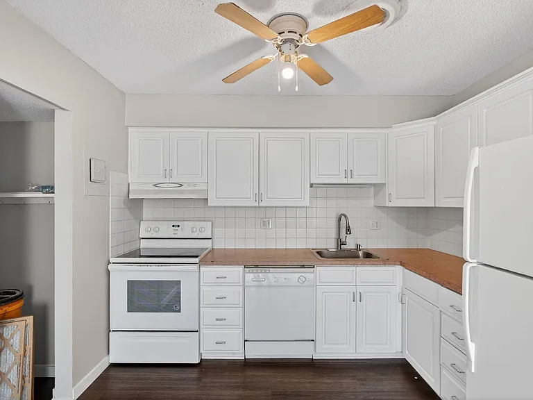 5616 Hickman Rd #3 — Photo 17