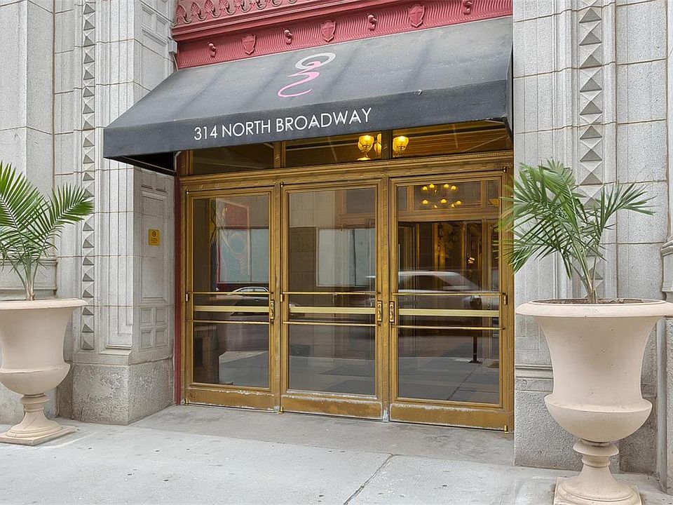 1st image of 300 N Broadway Unit 802