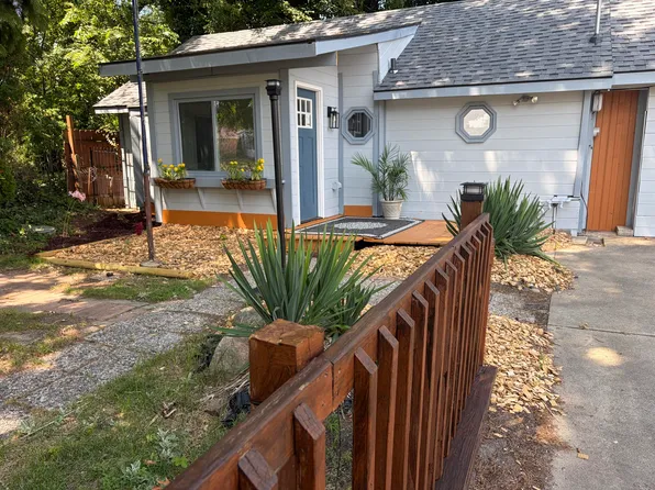 315 Kingsley Ave, Saint Joseph, MI 49085