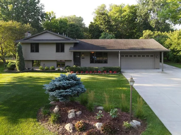 10415 39th Ave N, Plymouth, MN 55441