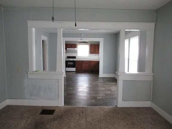 5th image of 627 E Jackson St