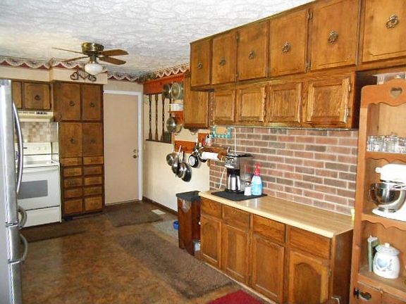 Kitchen lots of work space