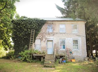 7142 Randall Rd, Le Roy, NY 14482