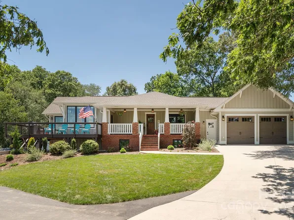 16 School House Rd, Mills River, NC 28759