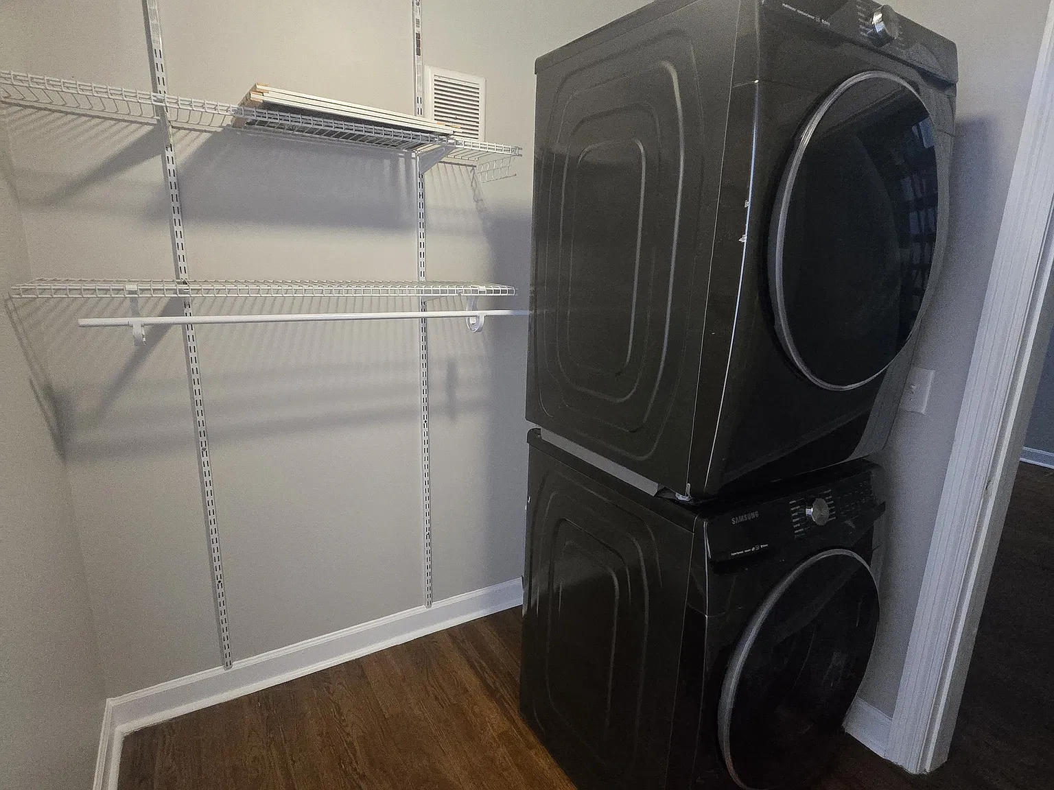 2 bed, 1000 sqft, $2,400 — Photo 3