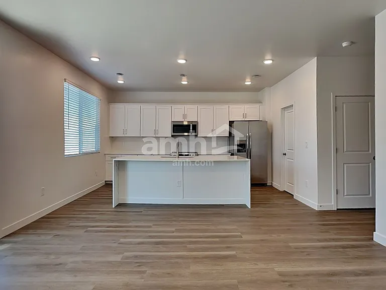 4625 S 97th Dr — Photo 5