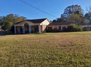 6800 Wells St, Moss Point, MS 39563