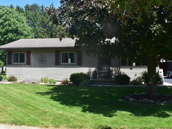 431 Hart Dr, Clinton, WI 53525