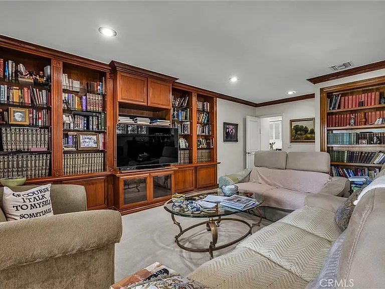 18423 Linnet St — Photo 16