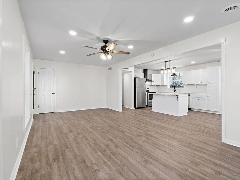 110 Rainbow St — Photo 9