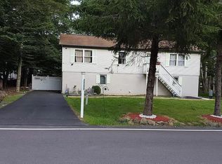 902 Country Place Dr, Tobyhanna, PA