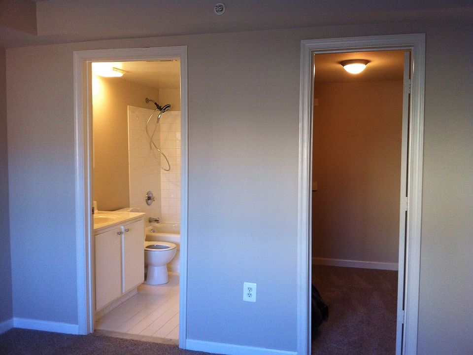 En Suite/ Walk-in Closet