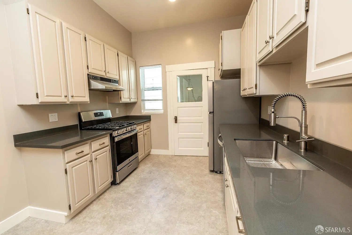 3 bed, 2.0 bath, $9,000 — Photo 3