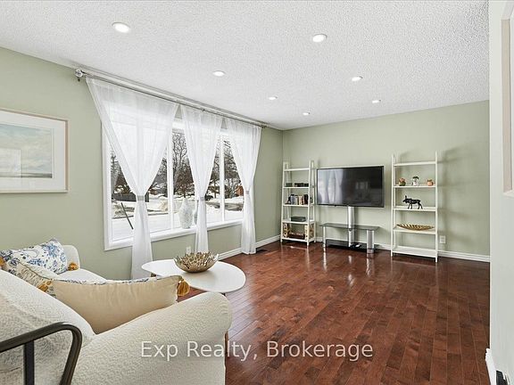 5th image of 15 Thorncliffe Dr