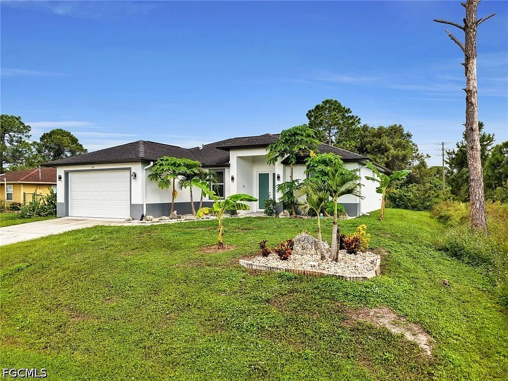 3 bed, 2.0 bath, 1630 sqft, $2,000 — Photo 1