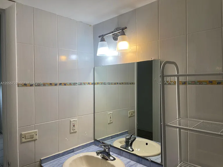 3522 NE 171st St #206 — Photo 9