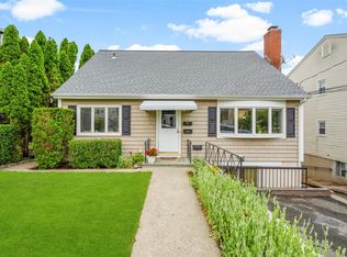 11 Parsons St, Harrison, NY 10528