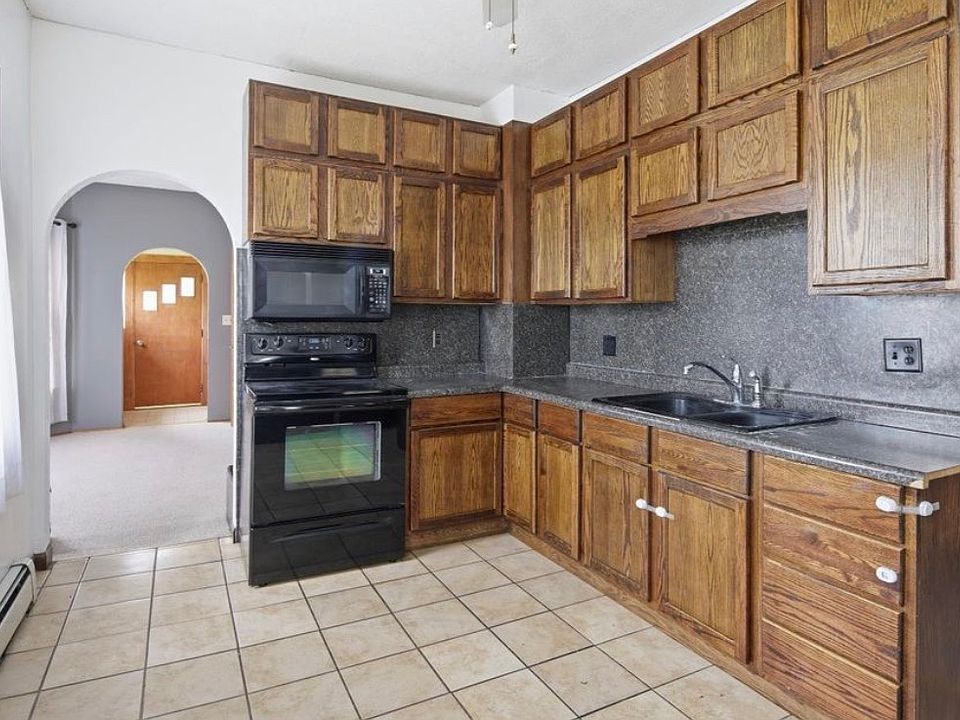 1st image of 202 Louise Ave