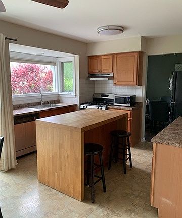 5th image of 889 Medford Cir