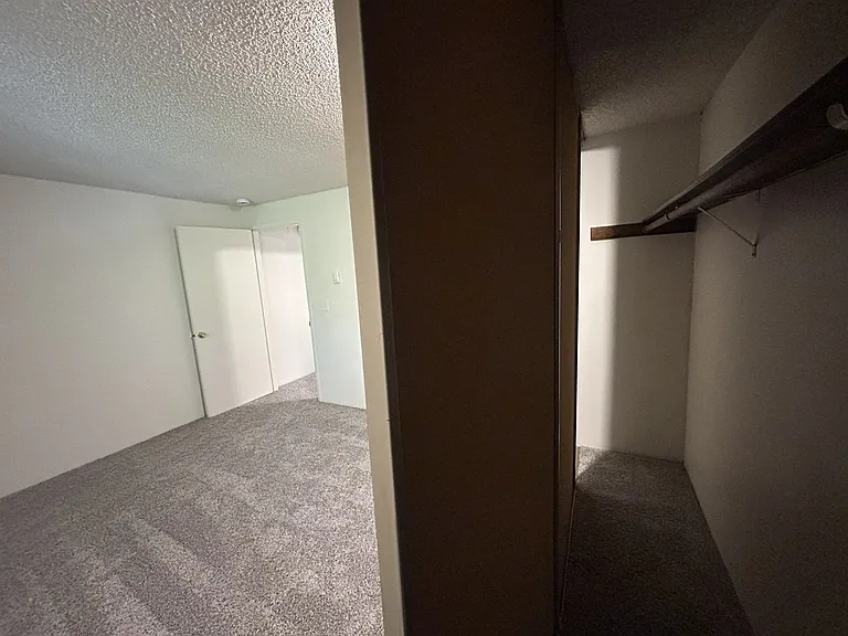 Eagle Pointe Apartments — Photo 24