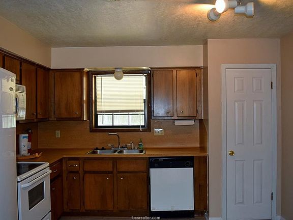 4th image of 2904 Missouri Ave