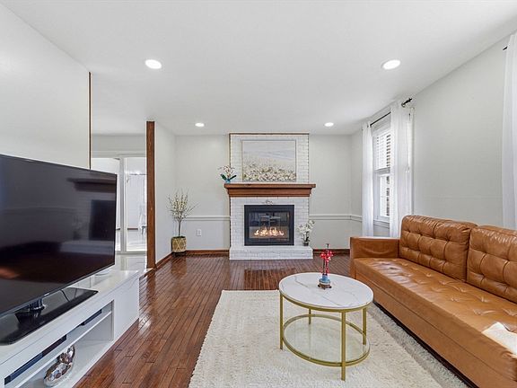 5th image of 38 Groton Rd