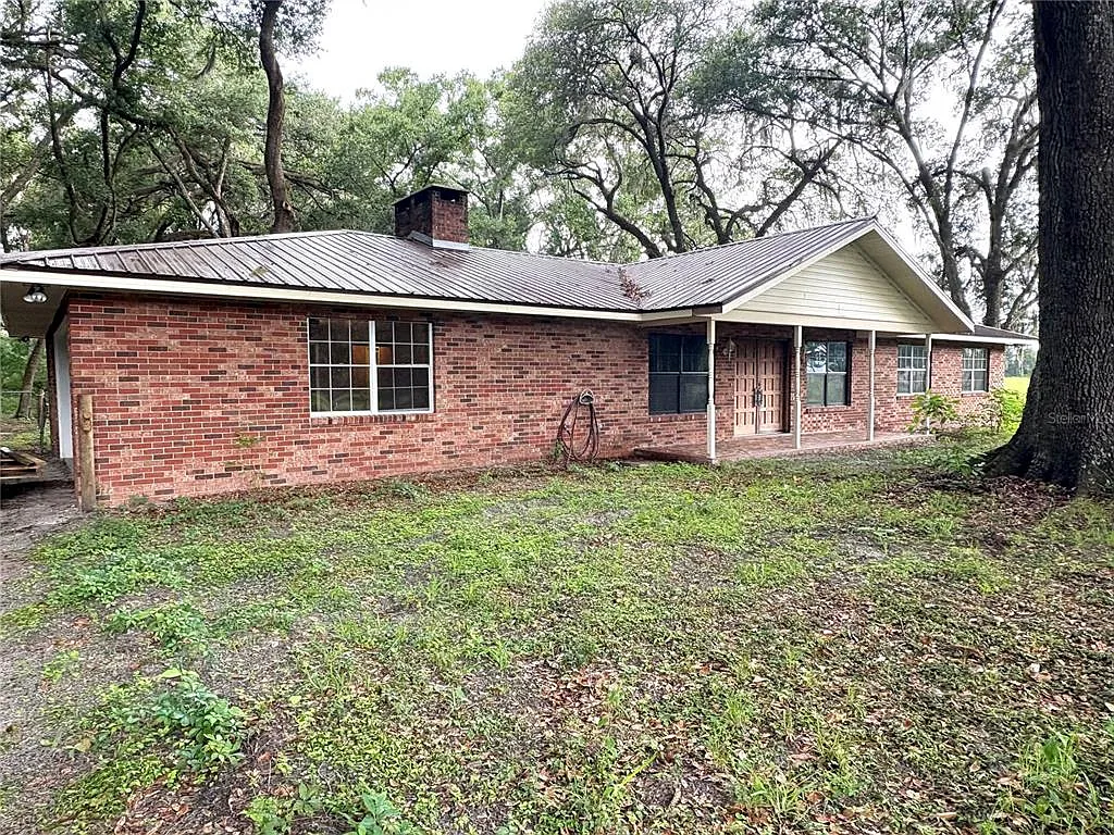 3 bed, 2.0 bath, 1824 sqft, $2,400 — Photo 2