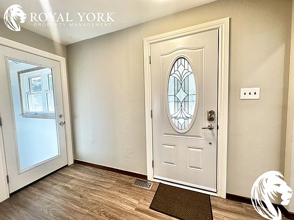 3rd image of 178 Wellington St E #1
