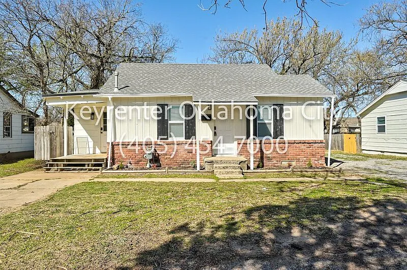 Building Photo - 4913 N Willow Ave #4913