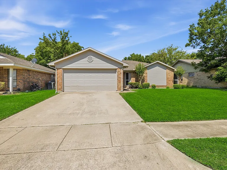 7913 Pebblebrook Dr — Photo 18