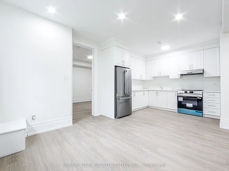 143 Balsam Dr — Photo 6