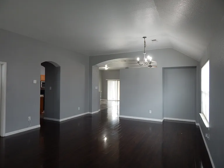 2704 Pyramid Ln — Photo 4