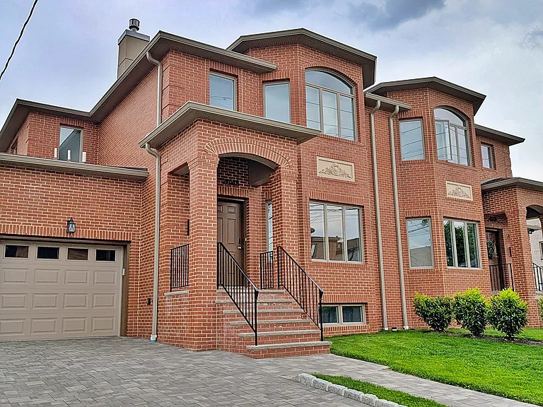 2408 Hammett Ave — Photo 2