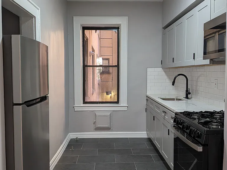 331-333 Elmora Ave #1D — Photo 2