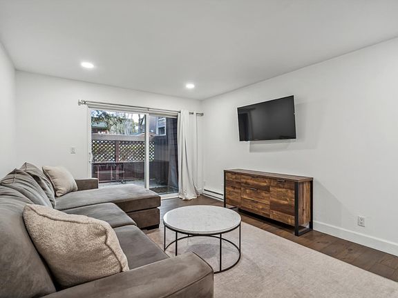 2nd image of 1080 Yarwood Ct