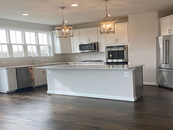 3rd image of 2421 Morgans Point Dr