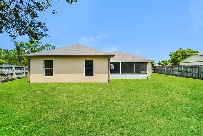 2897 Grayton St — Photo 15