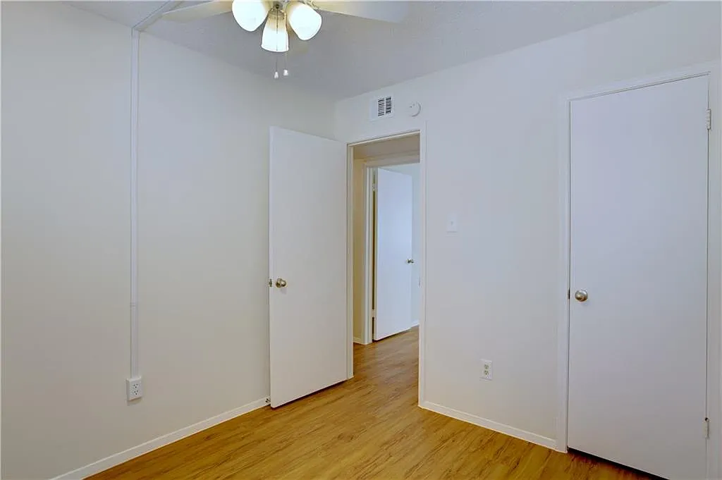2 bed, 869 sqft, $1,195 — Photo 3
