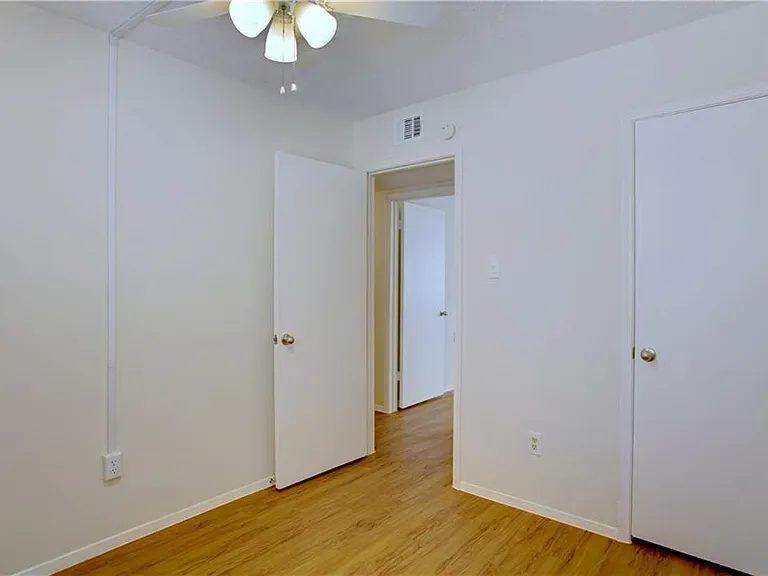 816 W North Loop Blvd #111 — Photo 3