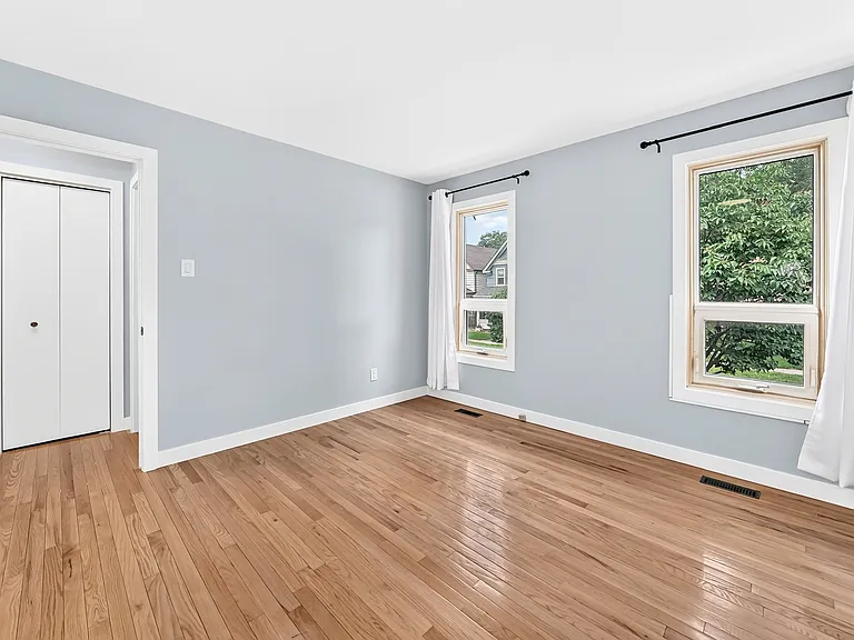 64 Riverton Ave — Photo 9