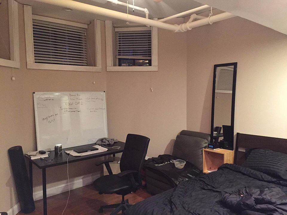 2nd image of 31 Queensberry St #1547P