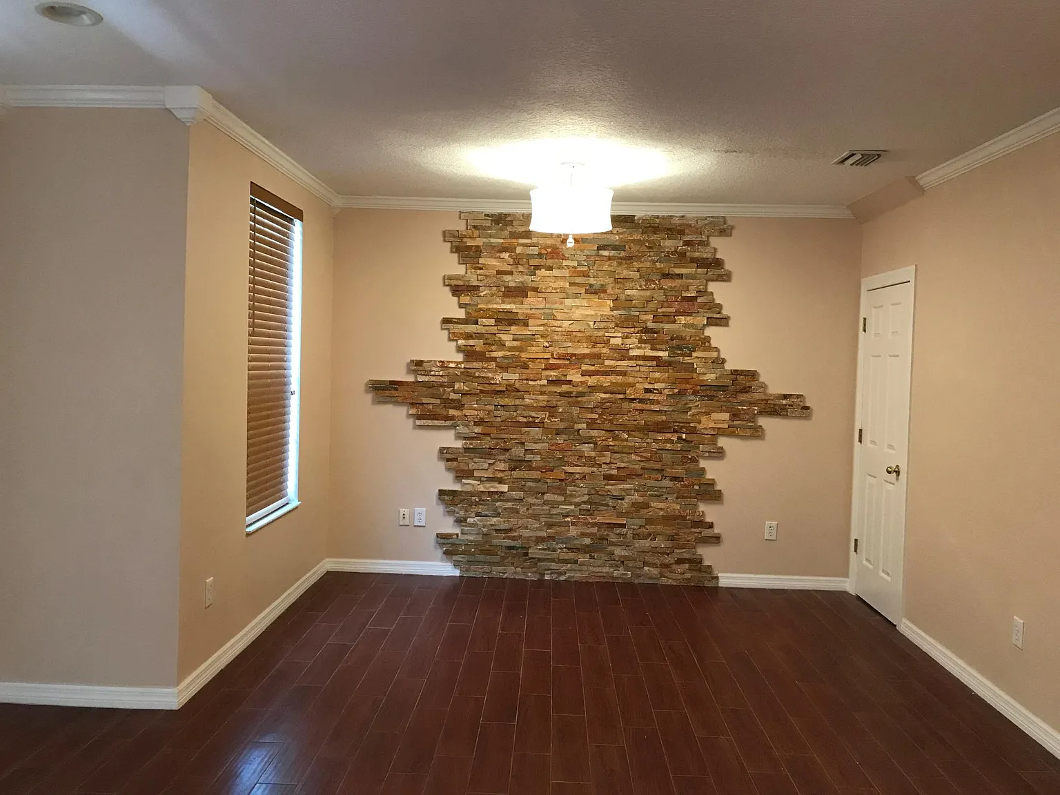 3 bed, 1478 sqft, $1,800 — Photo 2