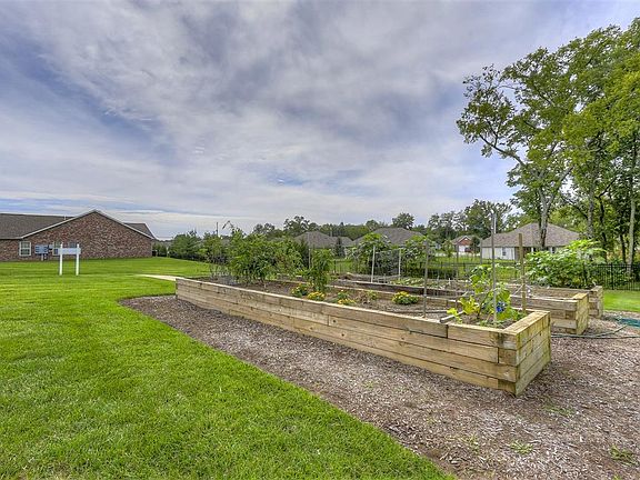 Colonial Village Amenities